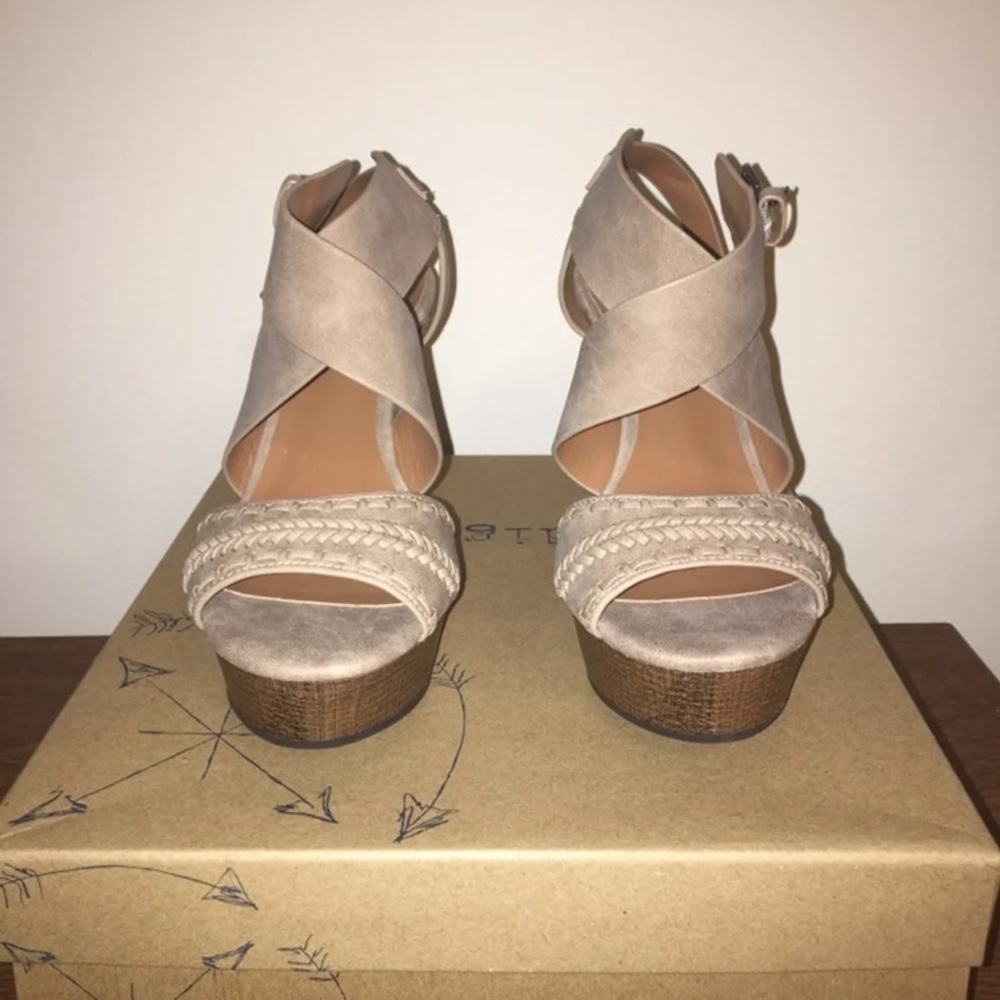 Indigo Rd Wedges - Picture 3 of 7